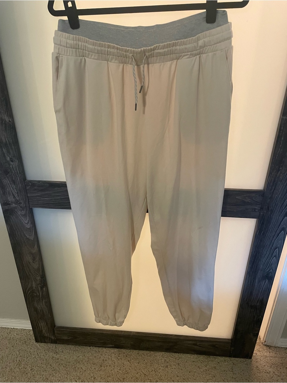 Vuori Men's Light Beige Jogger Pants